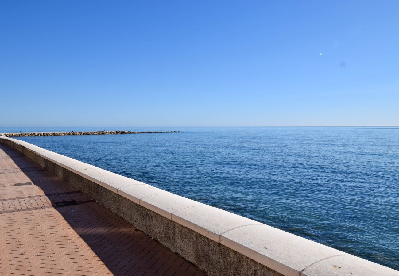 Apartamento en Fuengirola - Ref: 270 Apartamento en primera línea de playa en Torreblanca con impresionantes vistas al mar