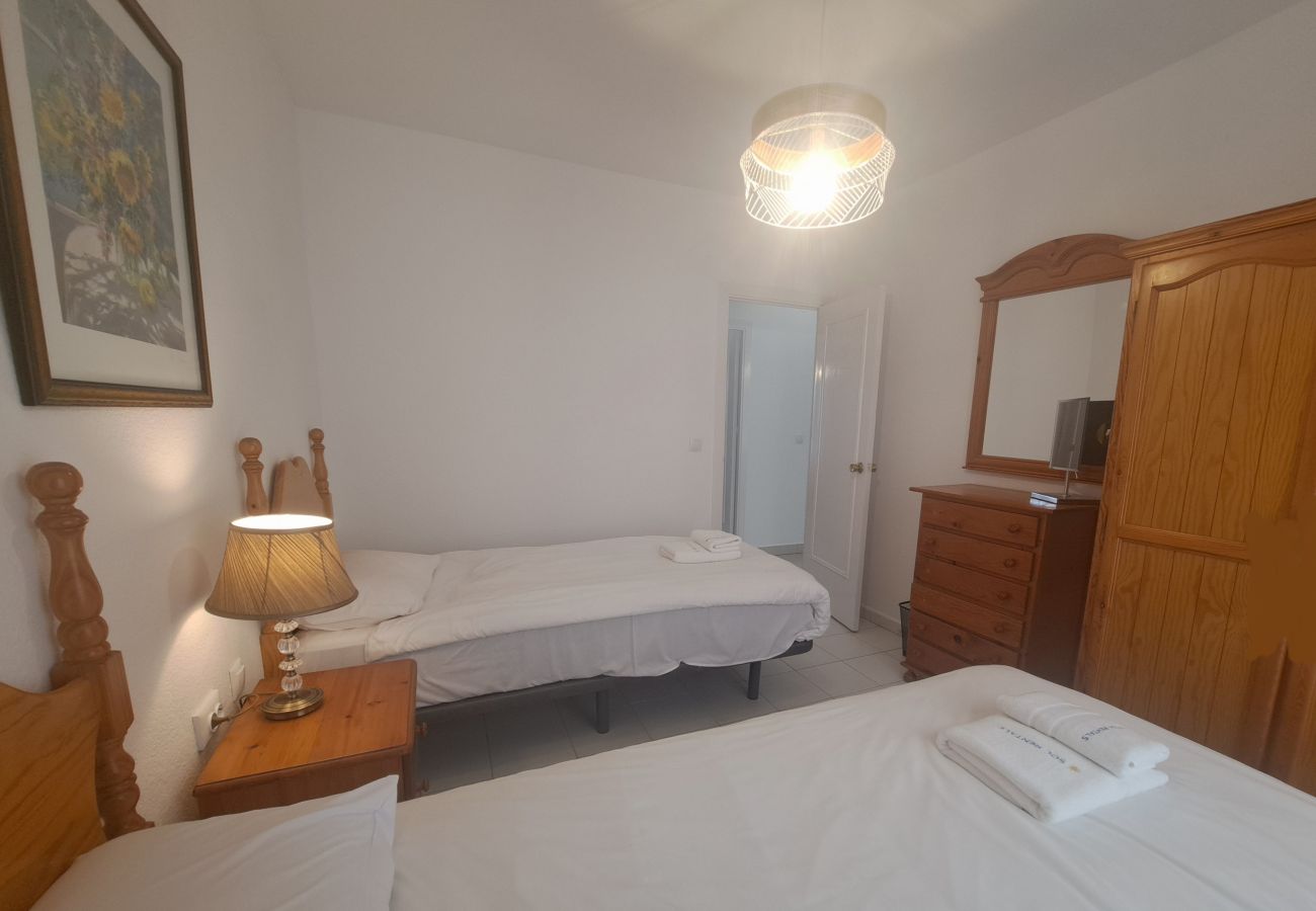 Apartamento en Fuengirola - Ref: 299 Apartamento de 4 dormitorios en primera línea de playa con piscina en Fuengirola