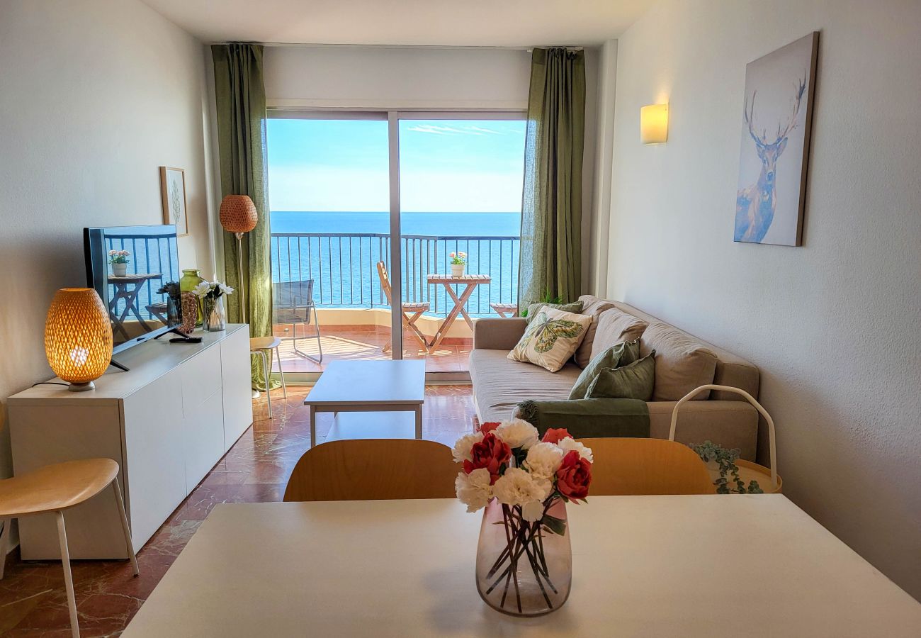 Apartamento en Fuengirola - Ref: 236 Apartamento en primera línea de playa con maravillosas vistas al mar y piscina en Carvajal