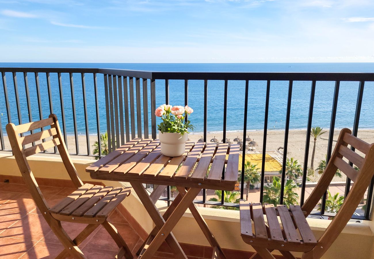 Apartamento en Fuengirola - Ref: 236 Apartamento en primera línea de playa con maravillosas vistas al mar y piscina en Carvajal