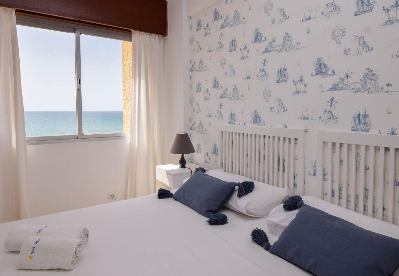 Apartamento en Fuengirola - Ref: 326 Apartamento en primera línea de playa en el paseo marítimo con preciosas vistas al mar.