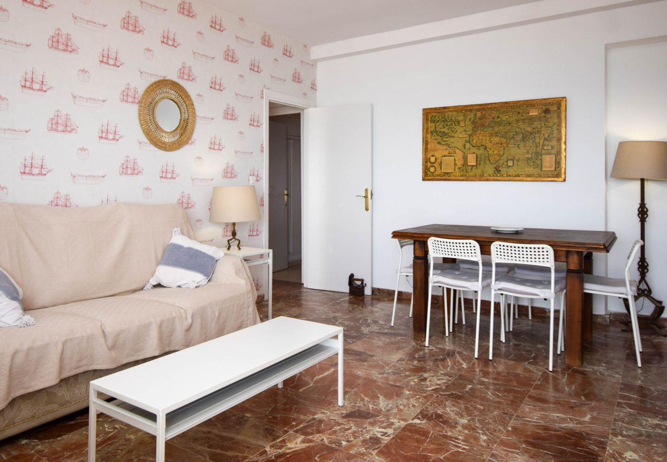 Apartamento en Fuengirola - Ref: 326 Apartamento en primera línea de playa en el paseo marítimo con preciosas vistas al mar.