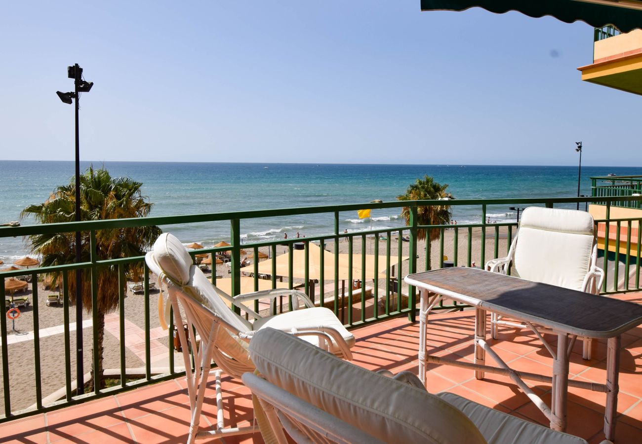 Apartamento en Fuengirola - Ref: 326 Apartamento en primera línea de playa en el paseo marítimo con preciosas vistas al mar.