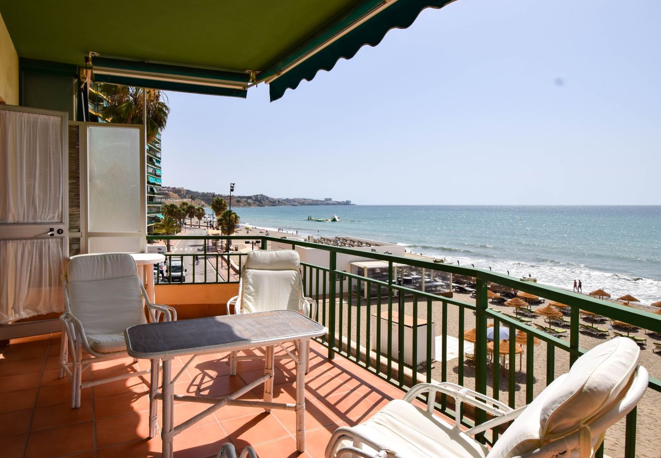 Apartamento en Fuengirola - Ref: 326 Apartamento en primera línea de playa en el paseo marítimo con preciosas vistas al mar.