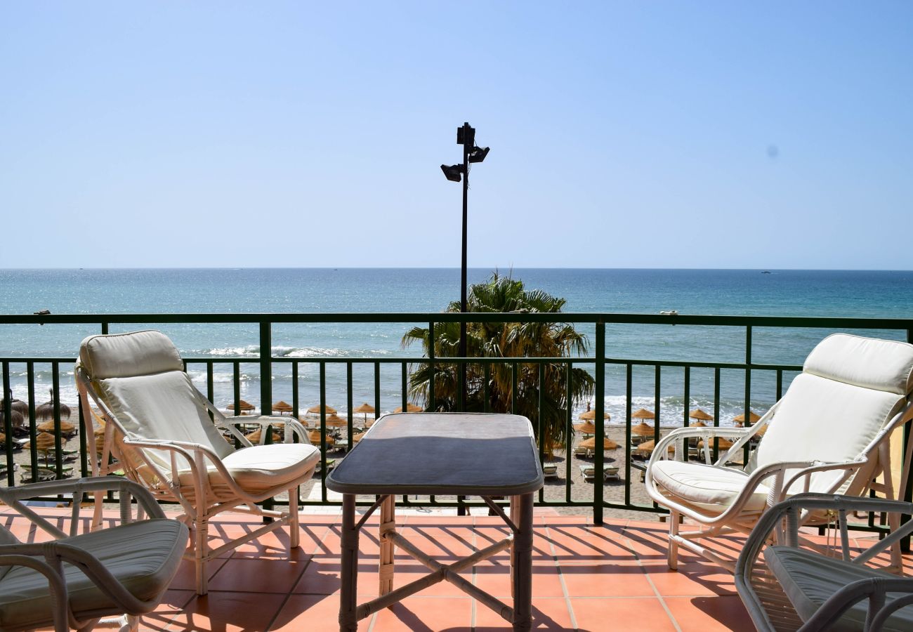 Apartamento en Fuengirola - Ref: 326 Apartamento en primera línea de playa en el paseo marítimo con preciosas vistas al mar.