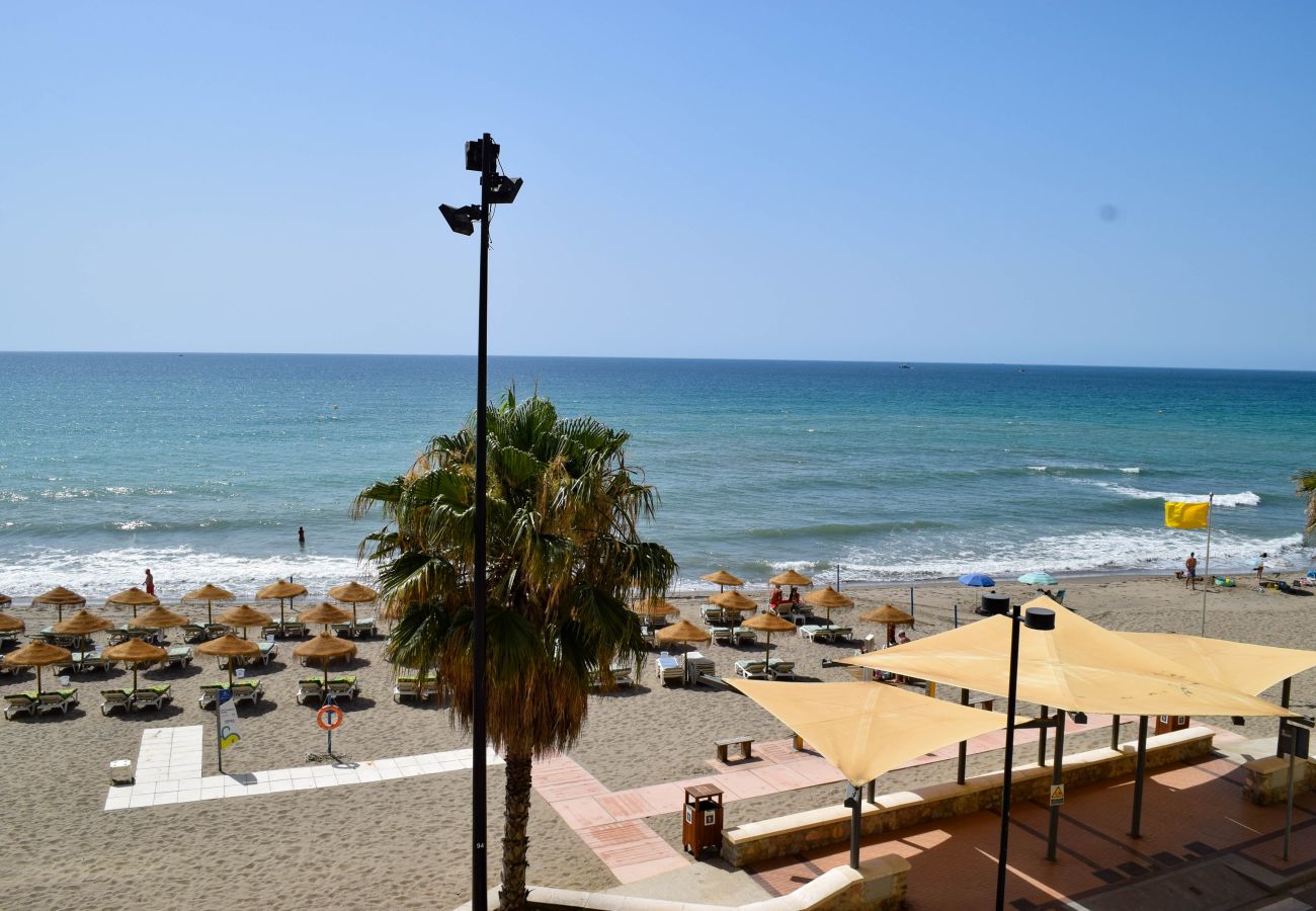 Apartamento en Fuengirola - Ref: 326 Apartamento en primera línea de playa en el paseo marítimo con preciosas vistas al mar.