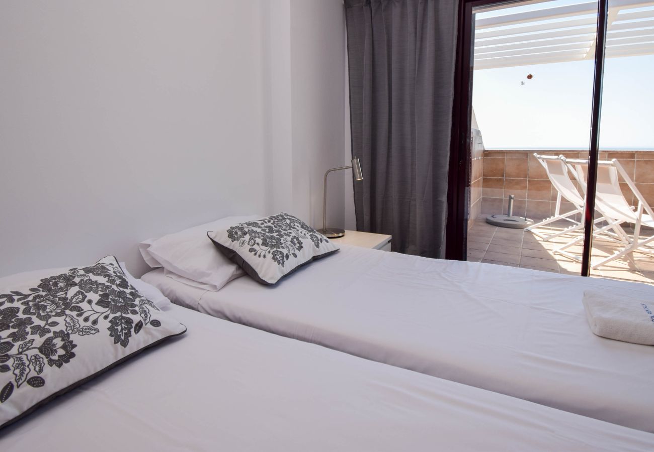 Apartamento en Fuengirola - Ref: 243  Amazing sea views - with Pool and Parking on the Beach 