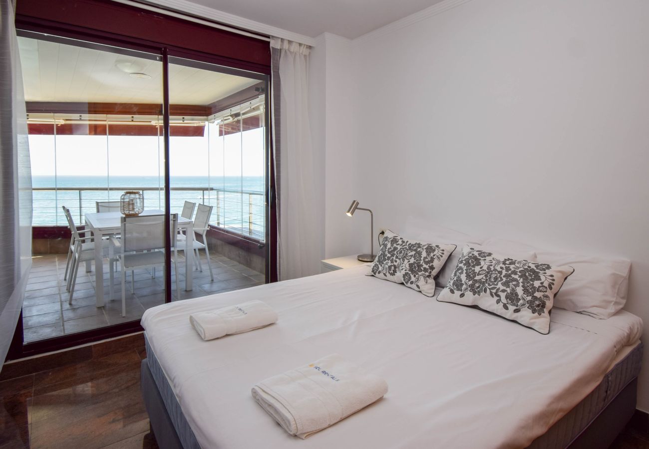 Apartamento en Fuengirola - Ref: 243  Amazing sea views - with Pool and Parking on the Beach 