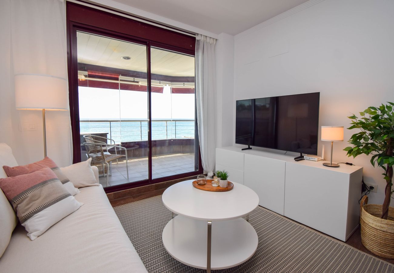 Apartamento en Fuengirola - Ref: 243  Amazing sea views - with Pool and Parking on the Beach 