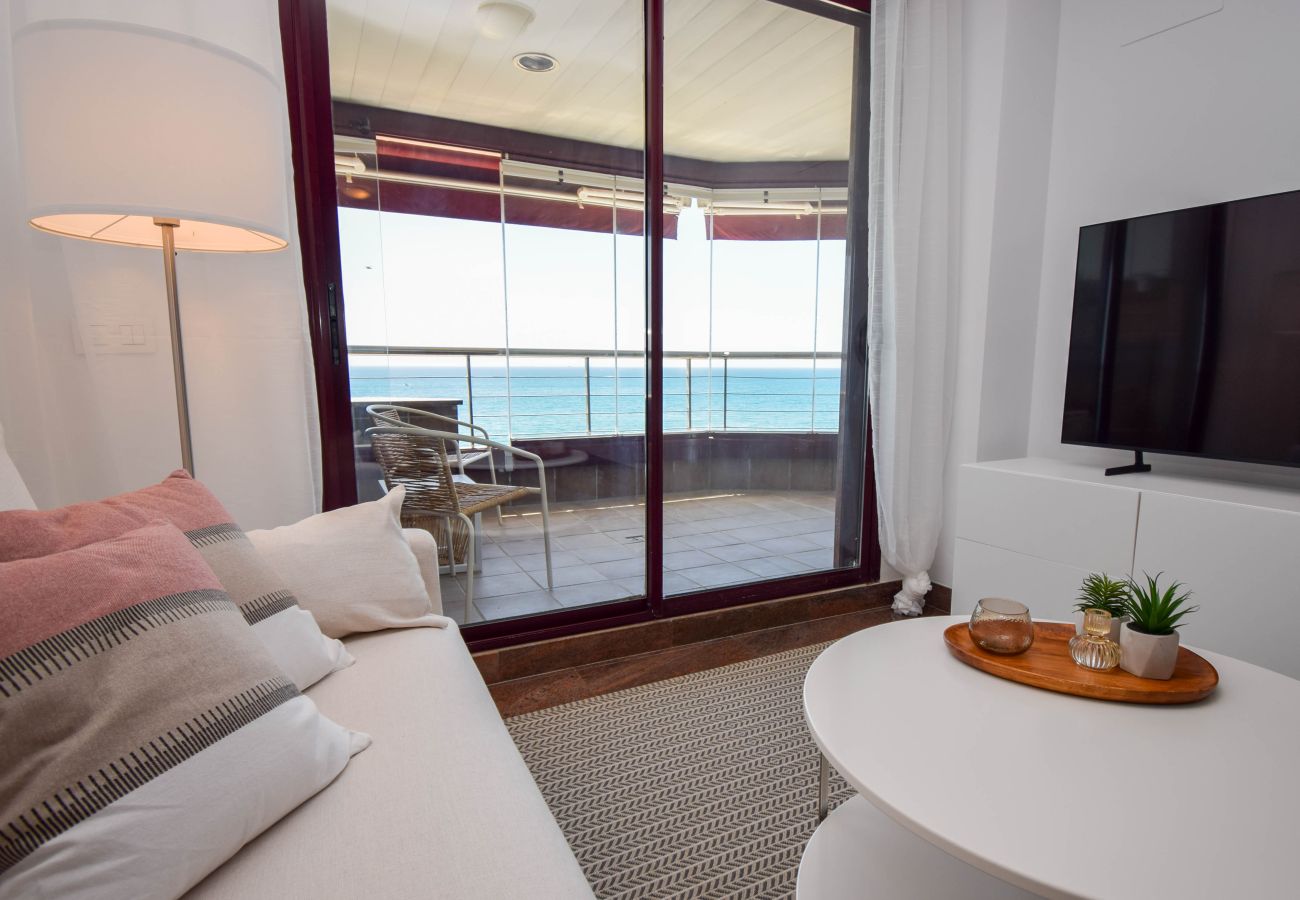 Apartamento en Fuengirola - Ref: 243  Amazing sea views - with Pool and Parking on the Beach 