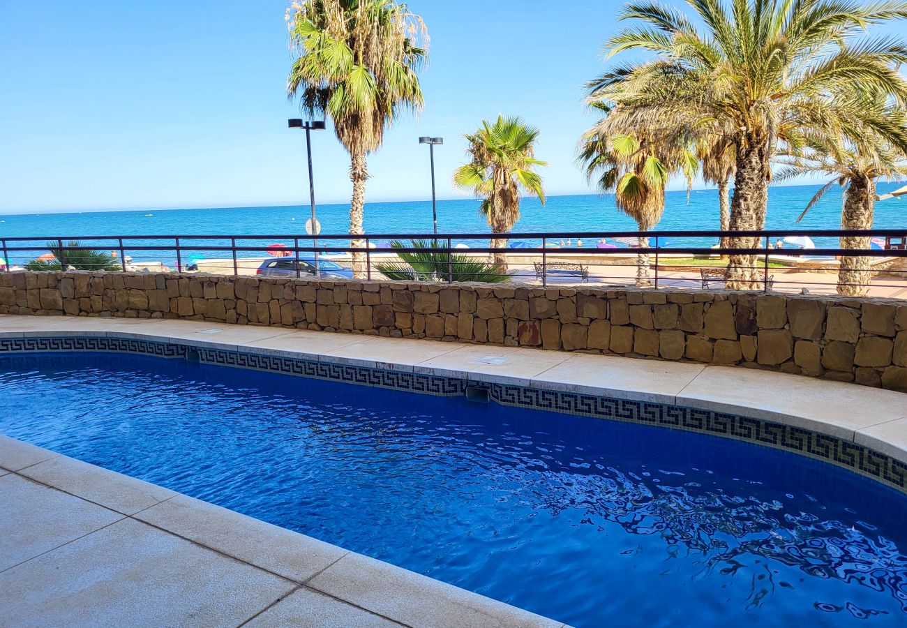 Apartamento en Fuengirola - Ref: 243  Amazing sea views - with Pool and Parking on the Beach 