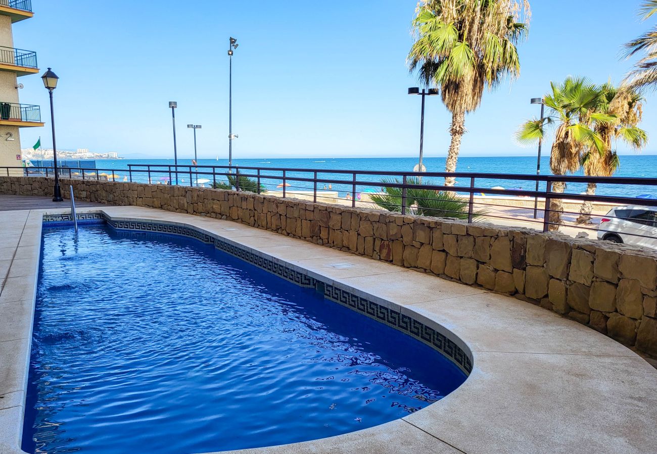 Apartamento en Fuengirola - Ref: 243  Amazing sea views - with Pool and Parking on the Beach 