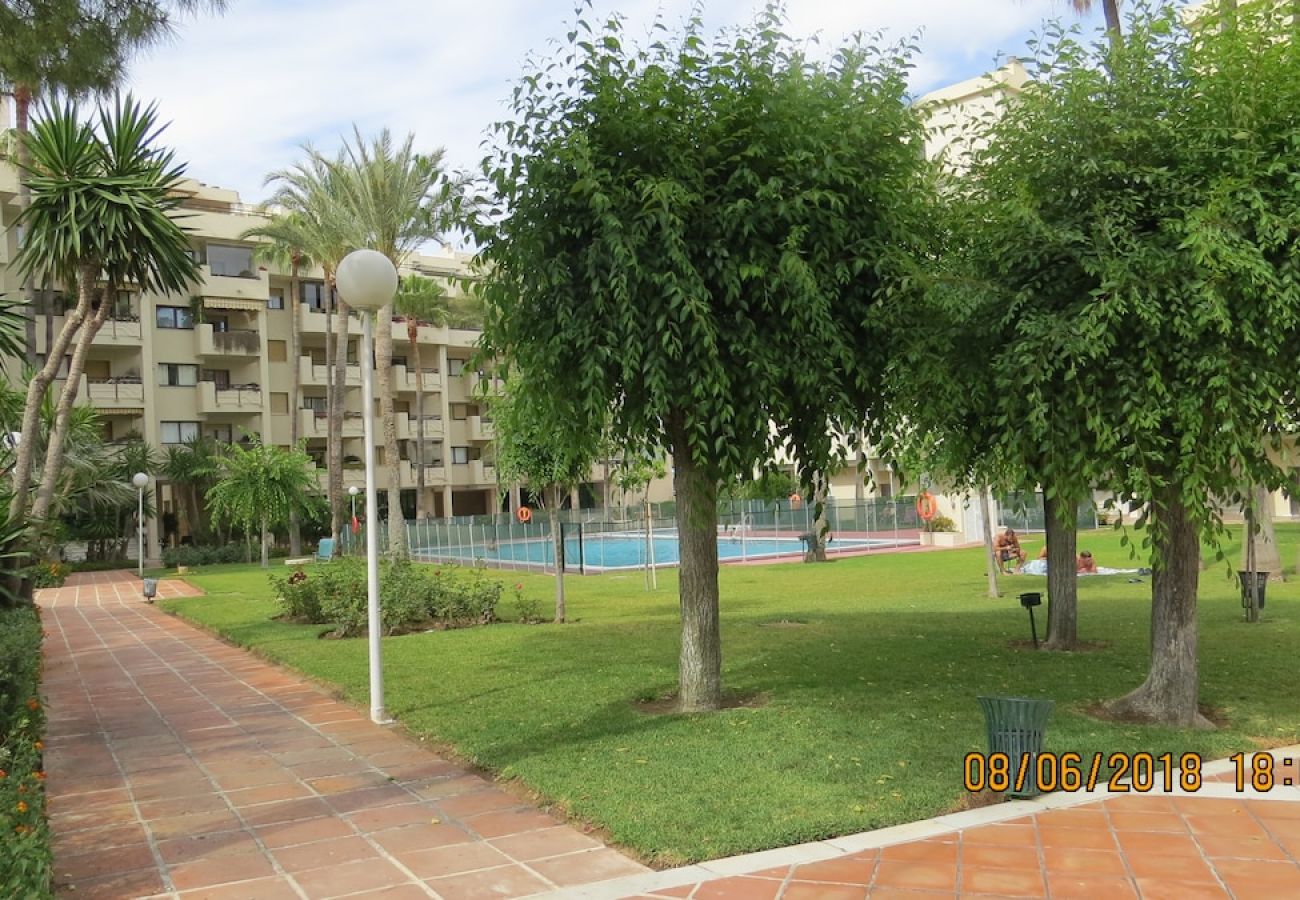 Apartment in Torremolinos - Ref: 297 Apartment in beachfront complex in La Carihuela Torremolinos