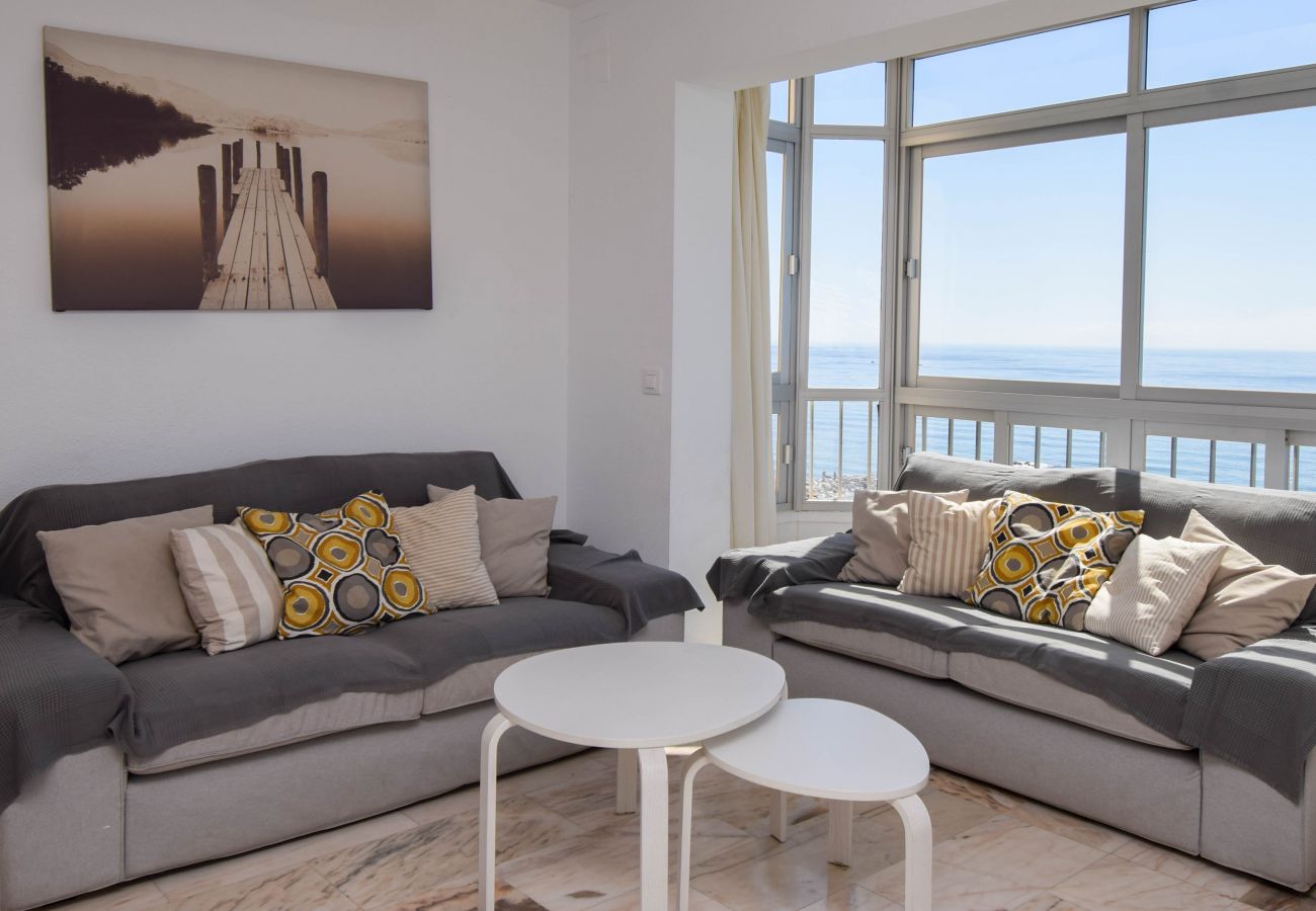 Lägenhet i Fuengirola - Ref: 222 Solig lägenhet vid stranden med spektakulär utsikt över havet och Fuengirola