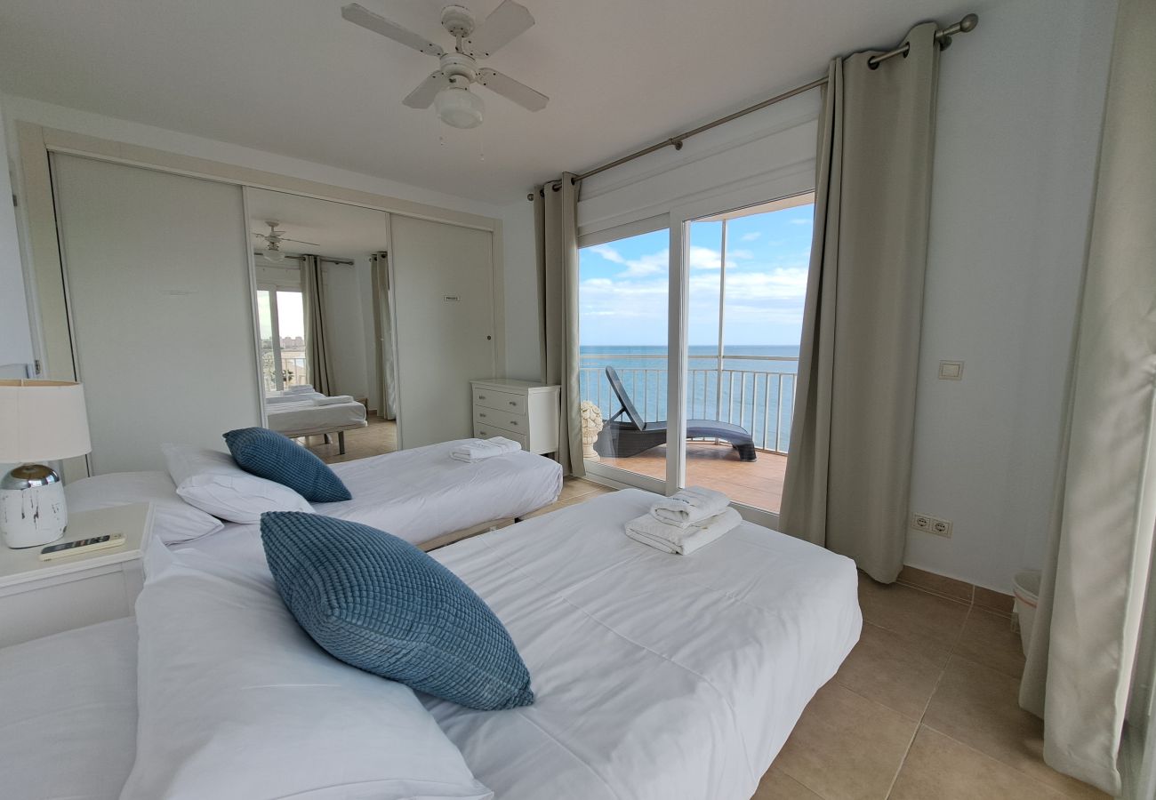 Lägenhet i Fuengirola - Ref: 200  Strandnära lägenhet med pool och fantastisk havsutsikt