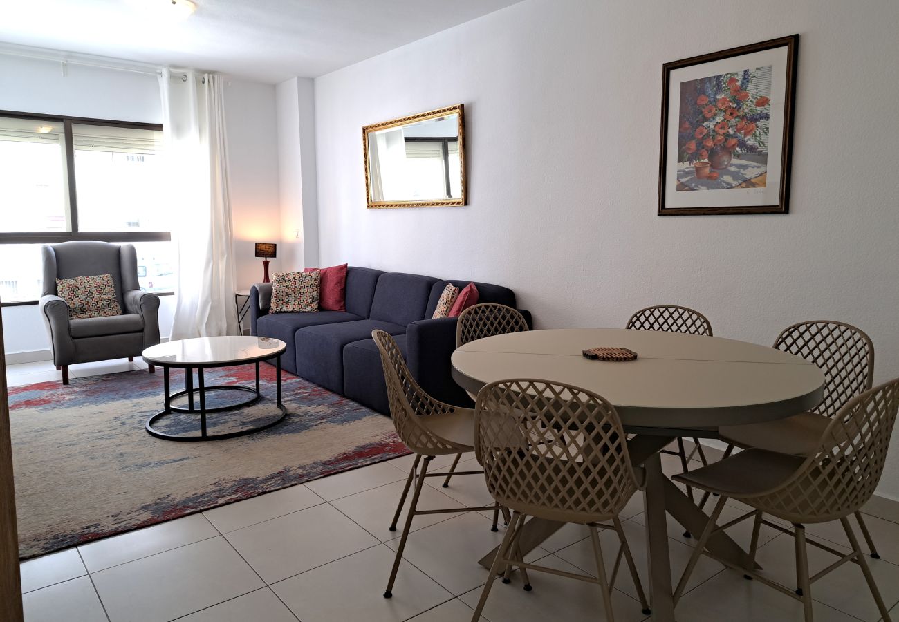 Lägenhet i Fuengirola - Ref: 299 Strandnära lägenhet med 4 sovrum och pool i Fuengirola